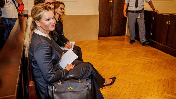 Monika Babišová vynesla k soudu ikonickou kabelku: Průměrní Češi by na ni šetřili několik let