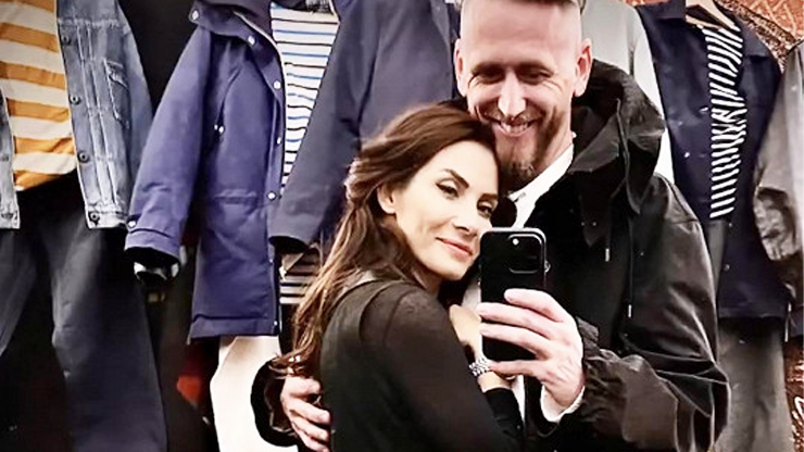 Lásku už dávají na odiv světu: Eva Decastelo a Tomáš Třeštík se k sobě tulili jako dvě hrdličky