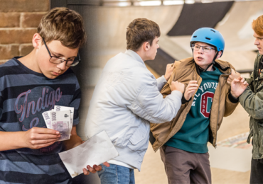 Šikana nebohého Šimona z Ulice nabere nepěkných obrátek: Nejdříve nakládačka, pak musí ukrást peníze mámě