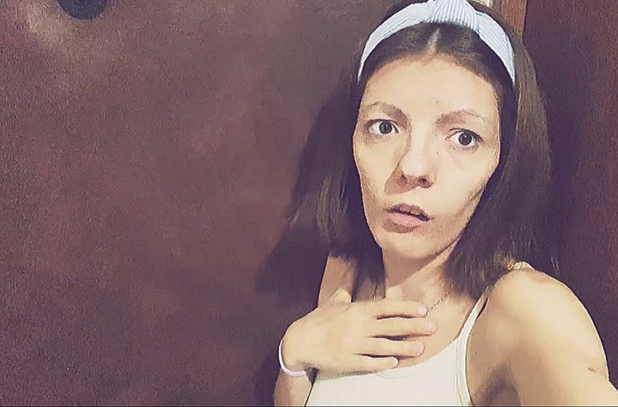 Shopaholicadel je zpět na sociálních sítích a opět zamilovaná: Její přítel je hendikepovaný