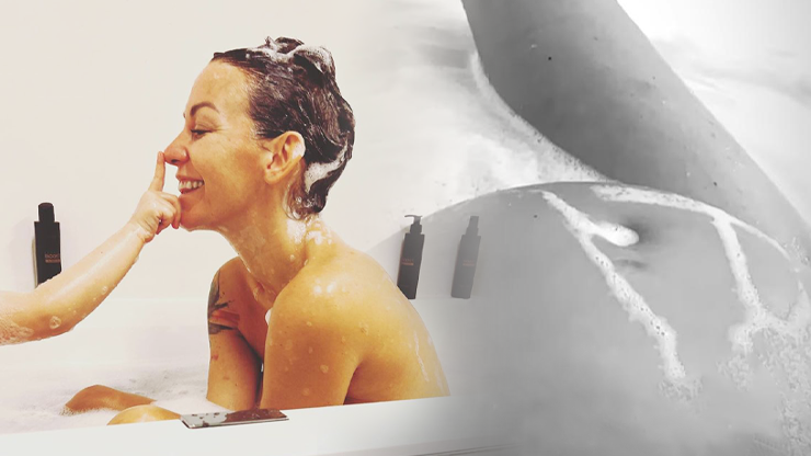 Těhotná Agáta Hanychová se toho nebojí: Nahá ve vaně ukázala rostoucí bříško