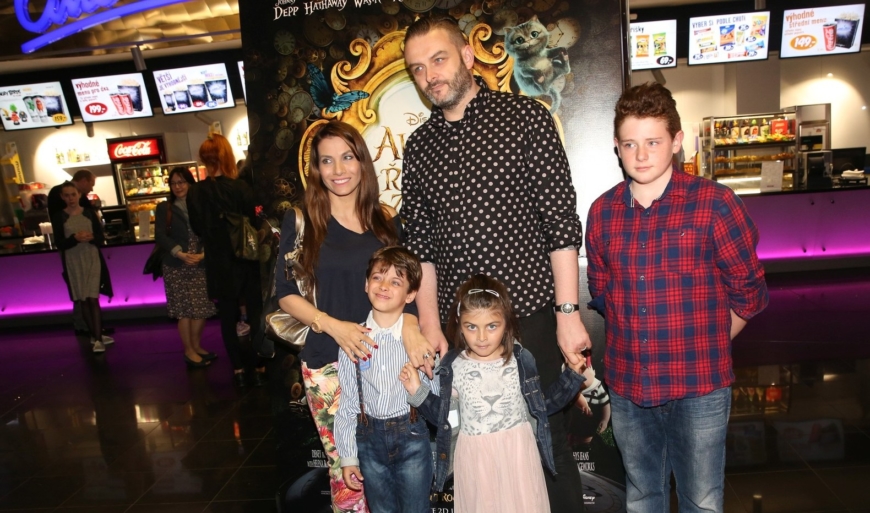 Eva Decastelo se ukázala nahoře bez a dopálila tím exmanžela: Tvoje nahota ohrožuje naše děti, vzkázal