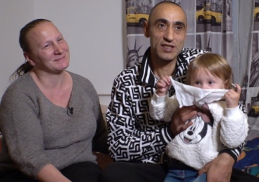 Výměna manželek plná smradu: Náhradní matka se zhrozí, když zjistí, že děti nemají ani potřeby do školy