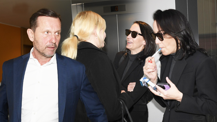 Boj o dceru pokračuje: Z tváře Soukupa čišela nervozita, Hanychová rozdávala úsměvy a pokuřovala