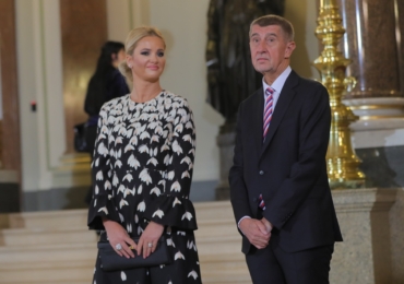 Chystá se plést ponožky? Manželka Andreje Babiše dostala k padesátinám dárek pro důchodce