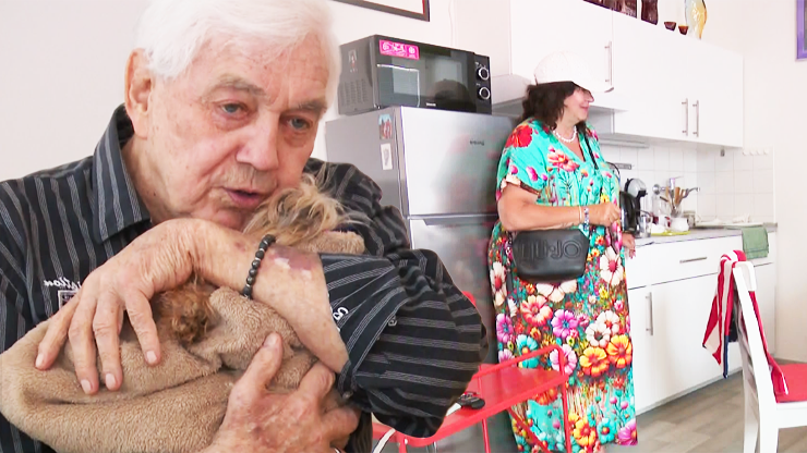 Jiří Krampol má nové bydlení s pečovatelskou službou: Náročné stěhování, v nemocnici mu už hrabalo, říká Hana